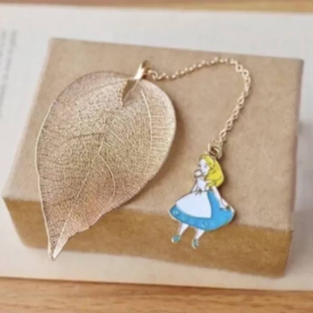 New Alice in Wonderland Metal Gold Tone Leaf Bookmark - Gold Leaf with Pendant